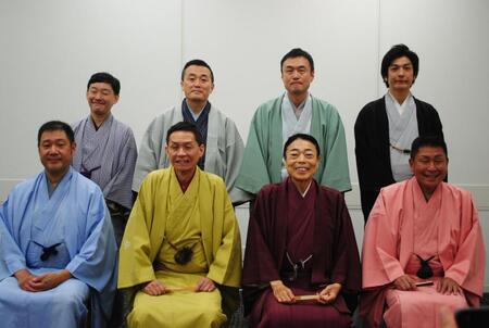意気込みを語った（前列左から）桂力造、桂出丸、桂塩鯛、桂わかば（後列左から）桂りょうば、桂惣兵衛、桂米之助、桂あおば