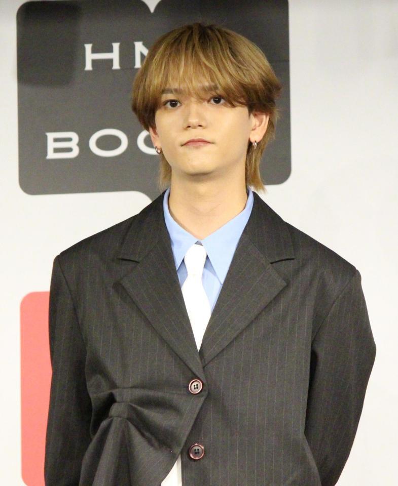 取材に応じるＦＡＮＴＡＳＴＩＣＳ・中島颯太