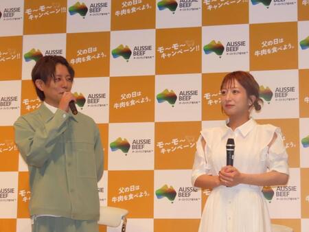 オージービーフキャンペーンイベントに出席した杉浦太陽（左）と辻希美夫妻