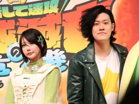 「新劇場版☆ケロロ軍曹　復活して速攻地球滅亡の危機であります！」に出演するあの（左）と粗品