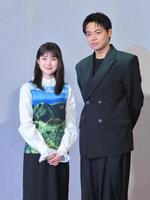 ドラマの取材会に出席した福本莉子（左）と菅生新樹
