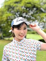 「サンデーゴルフ」でＭＣを務める佐藤利里華アナ