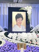 ９日に亡くなられた中村玉緒さんの遺影