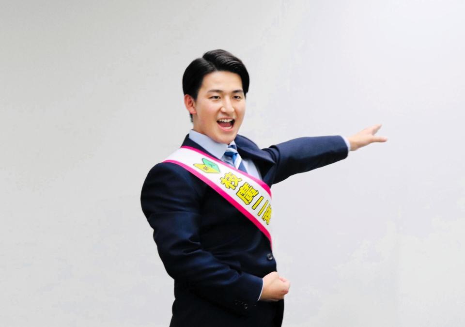 慶大応援指導部出身の枝廣二葉アナは、演舞を披露した