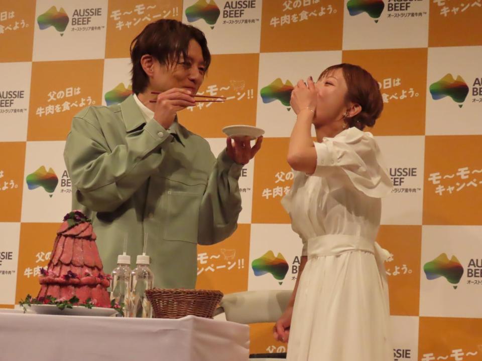 オージービーフを辻希美夫人に食べさせる杉浦太陽