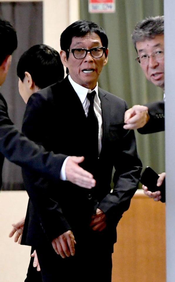 参列した明石家さんま（撮影・佐藤厚）