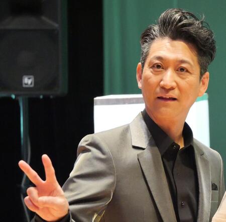 公演前に取材に応じた走裕介