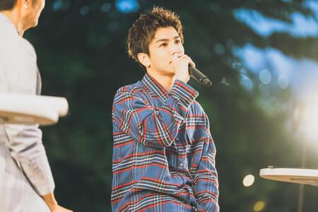 ＦＭ８０２『ｏｎ-ａｉｒ　ｗｉｔｈ　ＴＡＣＴＹ　ＩＮ　ＴＨＥ　ＭＯＲＮＩＮＧ』の公開収録に出演した三代目　Ｊ　ＳＯＵＬ　ＢＲＯＴＨＥＲＳの岩田剛典　写真提供：ＦＭ８０２、撮影：ハヤシマコ