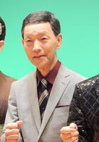 公演前に取材に応じた渥美二郎