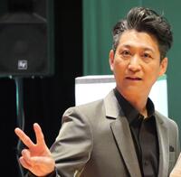 公演前に取材に応じた走裕介