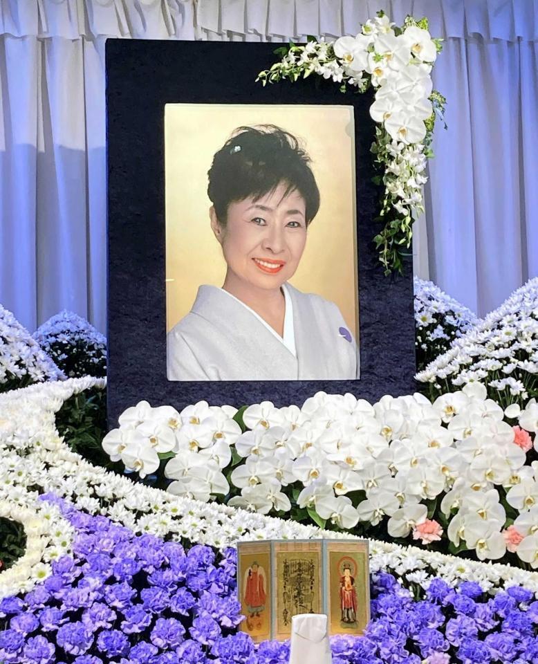 ９日に亡くなられた中村玉緒さんの遺影