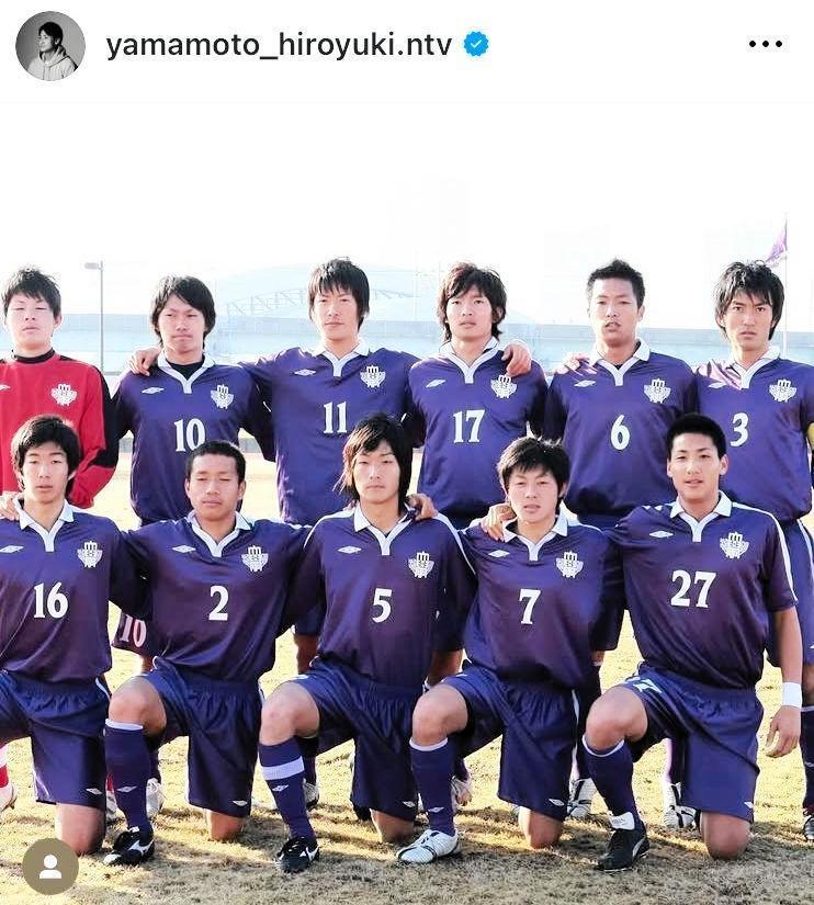 前列左からが２人目が長友選手、右端の背番号２７が山本紘之アナ。山本アナのインスタグラム＠ｙａｍａｍｏｔｏ＿ｈｉｒｏｙｕｋｉ．ｎｔｖ（２５年１０月８日付）より