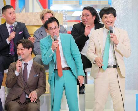 記者から「出場者の中で最も知名度が無いが…」と言われ、怒るＴＣクラクションの古家曇天（前列中央）と坂本Ｎｏ．１（同右）＝撮影・吉澤敬太