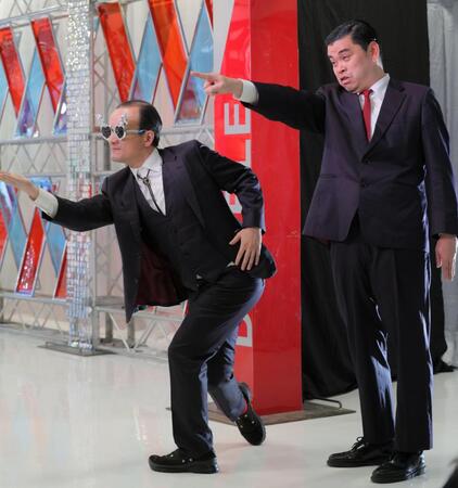ポーズを決めるななまがりの森下直人（左）と初瀬悠太（撮影・吉澤敬太）