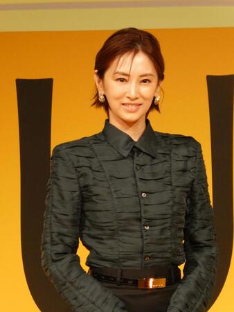 撮影に応じる北川景子