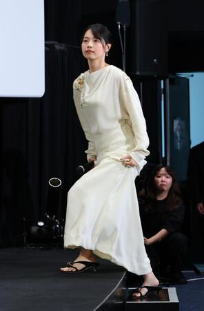 登壇する西野七瀬（撮影・金田祐二）