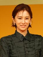 撮影に応じる北川景子