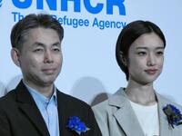 イベントに出席したファーストリテイリングの柳井康治取締役、河合優実（右）
