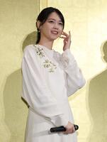 登壇し笑顔の西野七瀬（撮影・金田祐二）