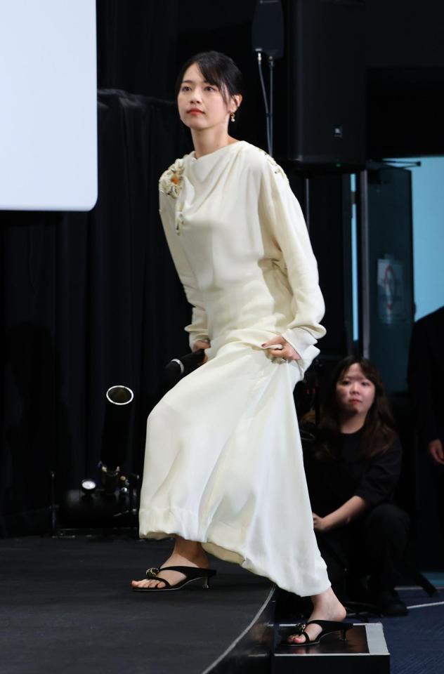 登壇する西野七瀬（撮影・金田祐二）