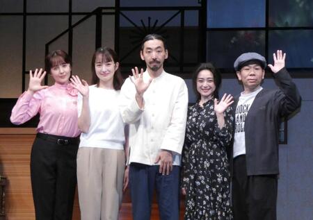 取材会を行った（左から）トリンドル玲奈、高梨臨、柄本時生、安達祐実、演出のマギー氏＝東京・紀伊國屋サザンシアター　ＴＡＫＡＳＨＩＭＡＹＡ　