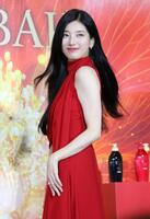 髪の毛を見せるＳＵＺＹ