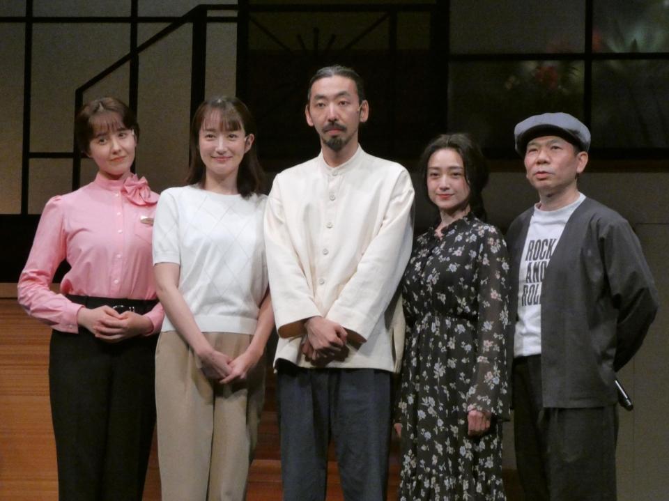 取材会を行った（左から）トリンドル玲奈、高梨臨、柄本時生、安達祐実、演出のマギー氏＝東京・紀伊國屋サザンシアター　ＴＡＫＡＳＨＩＭＡＹＡ