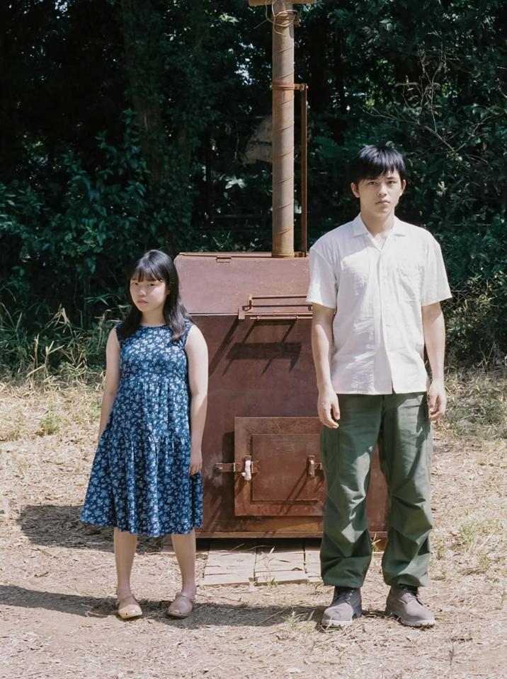 映画「焼却炉」に出演するかりん（左）とｔｉｍｅｌｅｓｚ・篠塚大輝©２０２６　ＱＵＥ　ＬＩＮＤＯ／ＮＥＯＰＡ