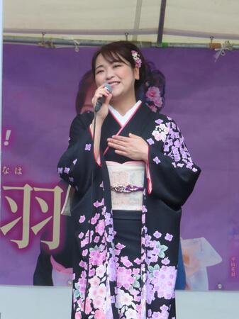 故郷の栃木市で凱旋のミニライブを行った平山花羽