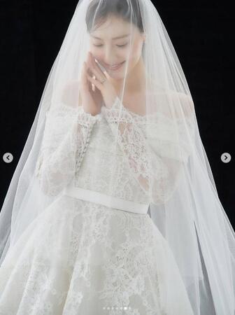 ムン・チェウォンの公式インスタグラム＠ｍｏｏｎｃｈａｅｗｏｎ＿ｏｆｆｉｃｉａｌより　ウェディングフォトを公開