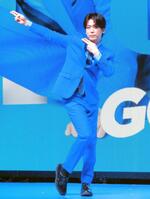 独特なダンスを披露した亀梨和也