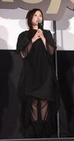 舞台あいさつに登場した吉高由里子（撮影・佐々木彰尚）