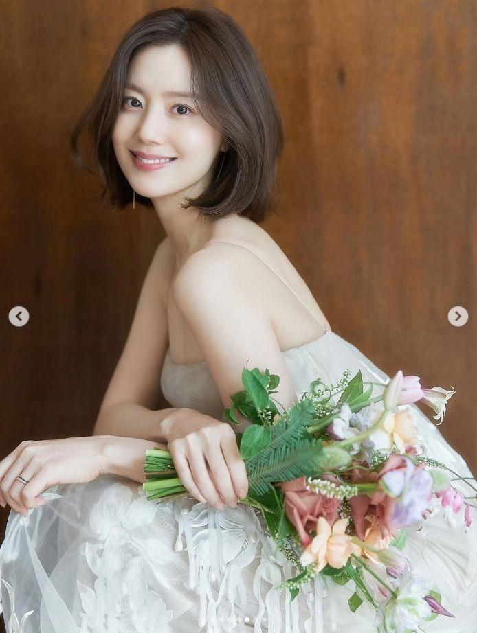 ムン・チェウォンの公式インスタグラム＠ｍｏｏｎｃｈａｅｗｏｎ＿ｏｆｆｉｃｉａｌより　ウェディングフォトを公開