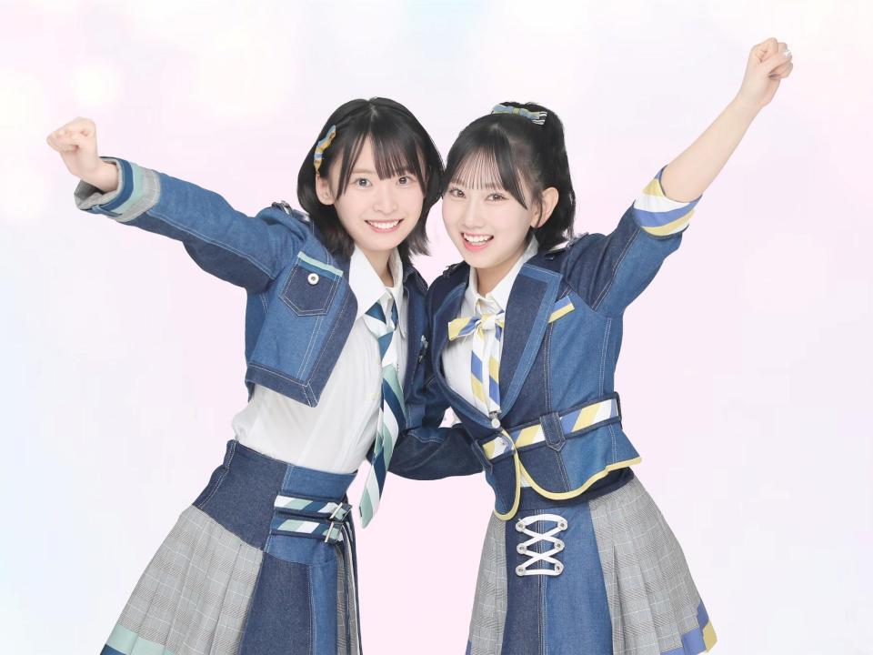 「鳥取しゃんしゃん祭」の会場で公開収録を行うＡＫＢ４８の坂川陽香（左）と徳永羚海ⓒＡＫＢ４８