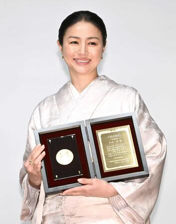 主演女優賞を受賞した井川遥＝テアトル新宿（撮影・堀内翔）
