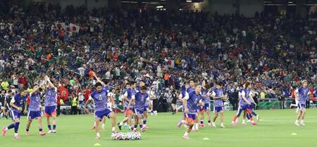 チュニジア戦の試合前練習に臨む日本代表