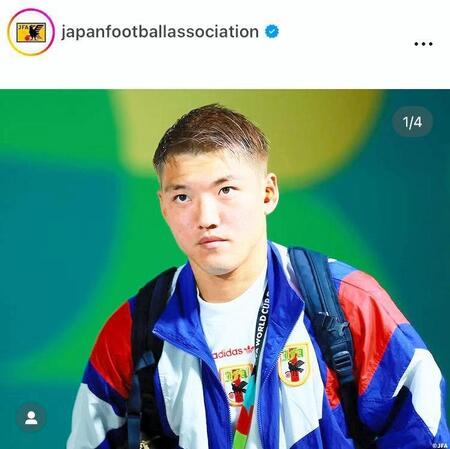モンテレイスタジアムに到着した堂安律。日本サッカー協会のインスタグラム＠ｊａｐａｎｆｏｏｔｂａｌｌａｓｓｏｃｉａｔｉｏｎより