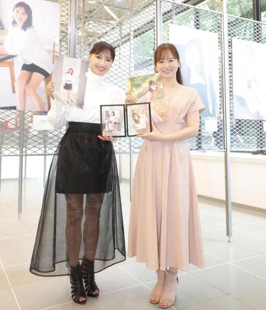 笑顔を見せる望月理恵（左）と皆藤愛子＝都内（撮影・吉澤敬太）
