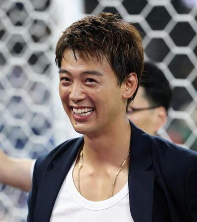笑顔を見せる竹内涼真＝エスタディオ・モンテレイ（撮影・中田匡峻）