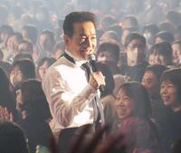 客席を回る田原俊彦