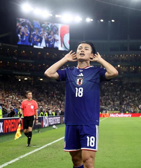 W杯 試合後インタのトップ俳優に騒然