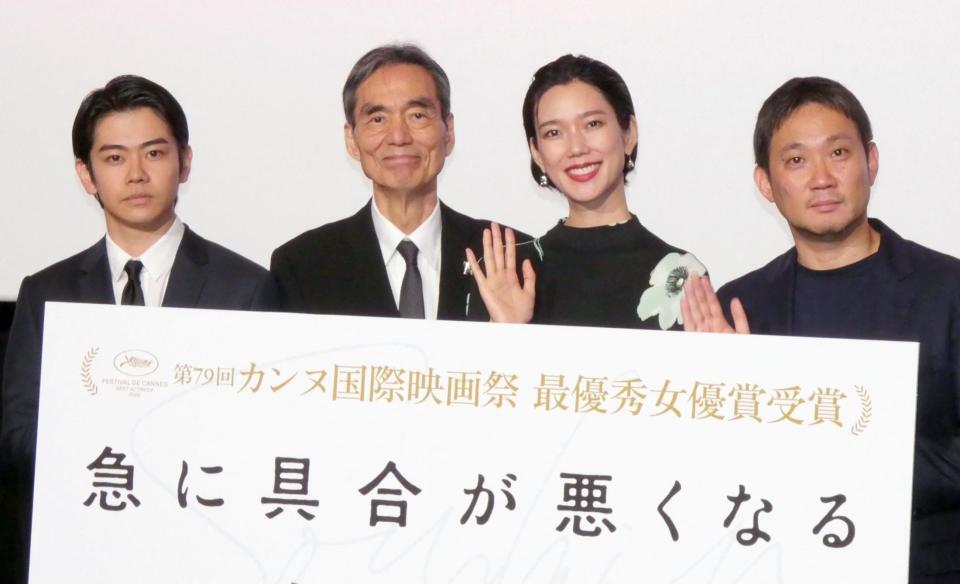 （左から）黒崎煌代、長塚京三、岡本多緒、濱口竜介監督