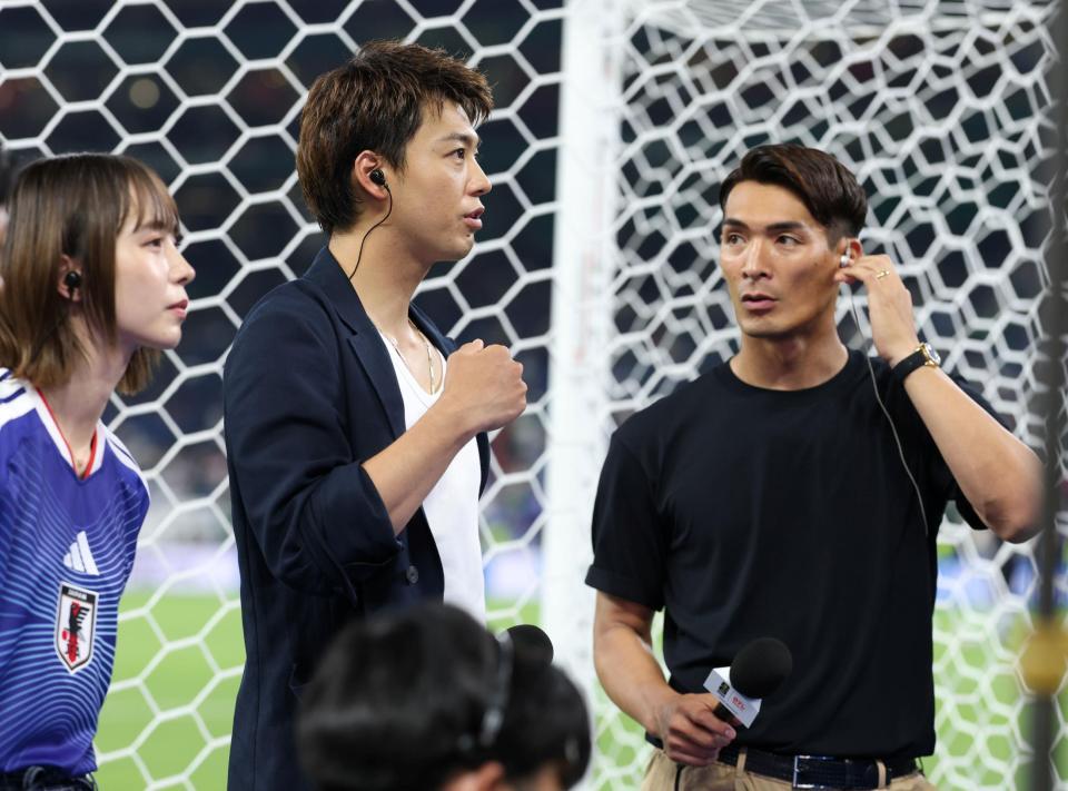 （左から）井桁弘恵、竹内涼真、藤枝・槙野智章監督＝２０日、エスタディオ・モンテレイ（撮影・中田匡峻）