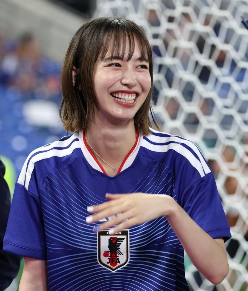 笑顔を見せる井桁弘恵＝エスタディオ・モンテレイ（撮影・中田匡峻）