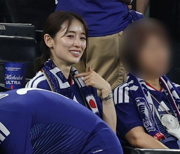 チュニジア戦を観戦した泉里香＝エスタディオ・モンテレイ　※画像の一部を加工しています
