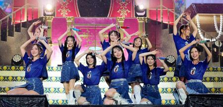 アンコールで「探せ　ダイヤモンドリリー」を披露する＝ＬＯＶＥ