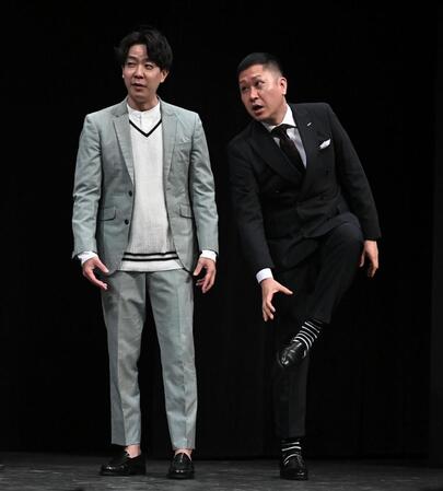 Ｍ１グランプリ２０２６開催会見で笑いを取るドンデコルテの小橋共作（左）と渡辺銀次（撮影・開出牧）