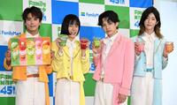 ファミリーマートのフラッペ発表会・試飲会に登場したモナキの（左から）じん、おヨネ、ケンケン、サカイＪｒ．（撮影・堀内翔）