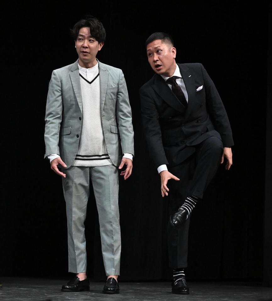 Ｍ１グランプリ２０２６開催会見で笑いを取るドンデコルテの小橋共作（左）と渡辺銀次（撮影・開出牧）