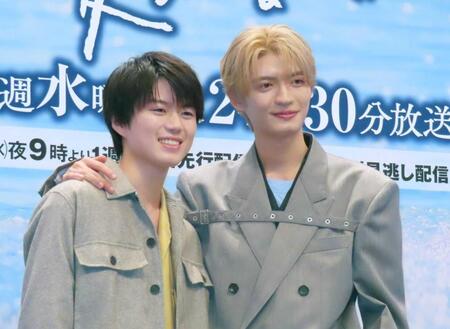 Ｗ主演ドラマの会見に出席した奥智哉（左）と杢代和人　